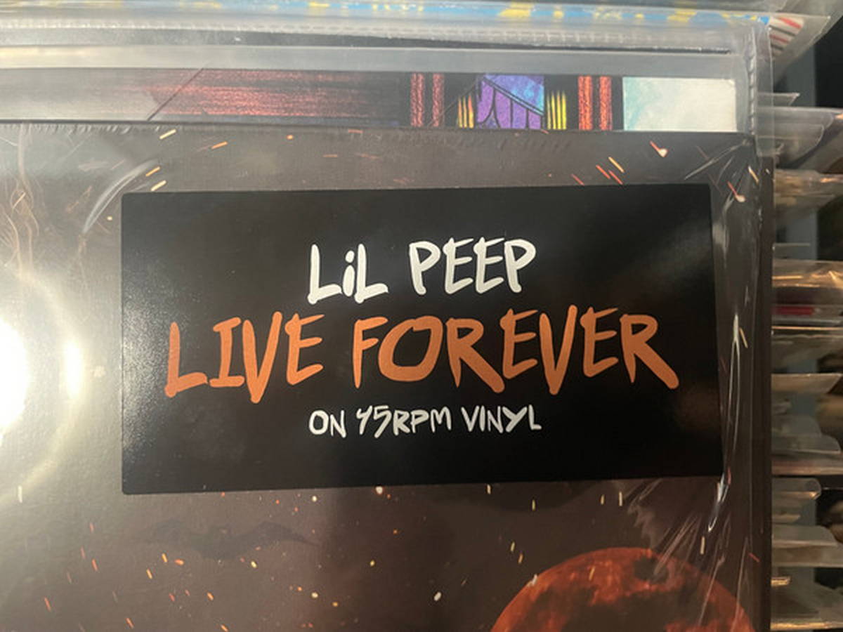 Lil Peep – Live Forever (color)